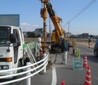 写真：道路照明灯設置工事1